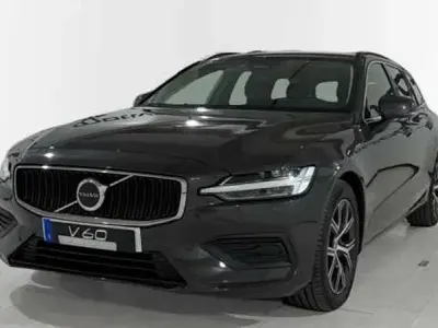 Usado Volvo V60 Core 2025 Gris Familiar