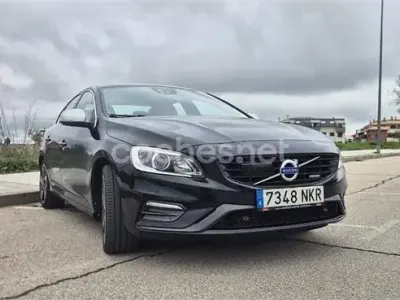 Begagnad Volvo S60 R-Design Momentum 181 HK (133 kW) 2014 Svart Sedan