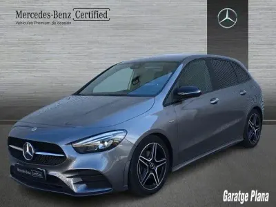 Usado Mercedes B200 150 CV (110 kW) 2022 Gris montaña Utilitario
