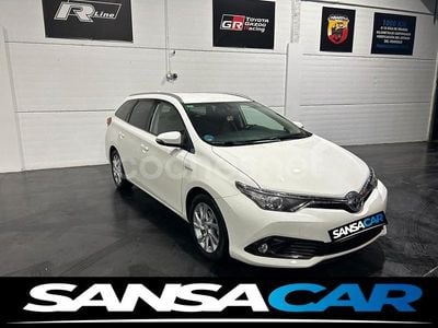 Usado Toyota Auris Hybrid 136 CV (100 kW) 2015 Blanco Familiar