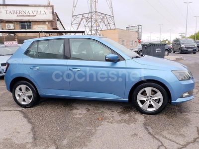Azul Usado 2017 Skoda Fabia Ambition Berlina | 9800 € (Precio justo)