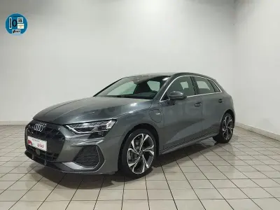 Usado Audi A3 S-Line 204 CV (150 kW) 2025 Gris / plata Berlina