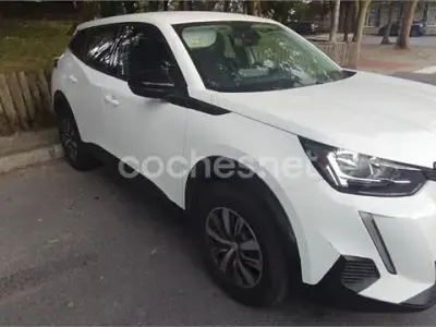 Usado Peugeot 2008 Active 100 CV (73 kW) 2022 Blanco SUV