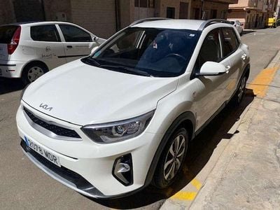 Usado Kia Stonic Plus 84 HP (61 kW) 2023 Branco SUV