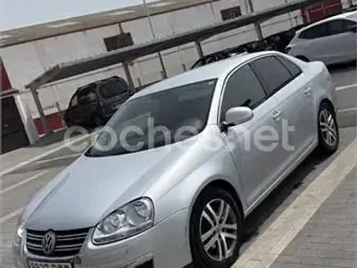 Usado VW Jetta Trendline 105 CV (77 kW) 2006 Gris / plata Berlina