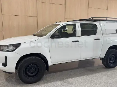 Usado Toyota HiLux 150 CV (110 kW) 2023 Blanco Pickup/Camioneta