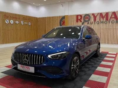 Usado Mercedes C300e 313 CV (230 kW) 2023 Azul Familiar