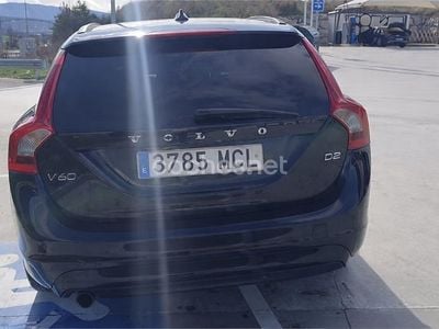 Usado Volvo V60 Kinetic 120 CV (88 kW) 2016 Negro Familiar