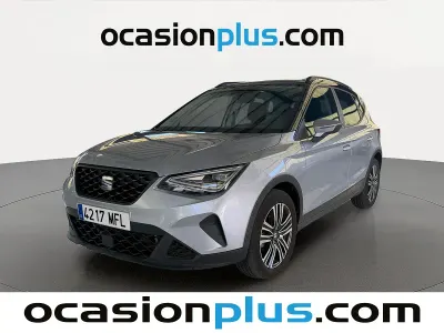 Usado Seat Arona Style 110 CV (80 kW) 2023 Gris plata SUV