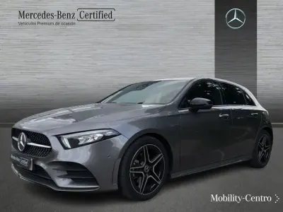 Usado Mercedes A180 AMG line 116 CV (85 kW) 2022 Mountaingrau  met. Berlina
