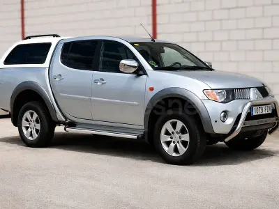 Usado Mitsubishi L200 Intense 136 CV (100 kW) 2007 Gris / plata Pickup/Camioneta