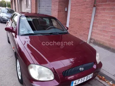 Usado Hyundai Sonata GLS 131 CV (96 kW) 2002 Granate Berlina