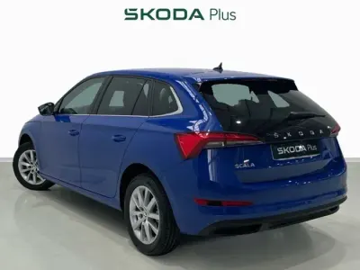 Usado Skoda Scala Ambition 90 CV (66 kW) 2022 Azul Utilitario