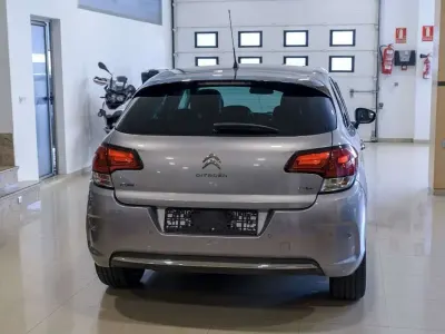 Usado Citroën C4 Shine 150 CV (110 kW) 2016 Gris / plata Berlina