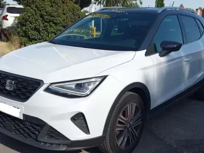 Usado Seat Arona FR 110 CV (80 kW) 2023 Blanco SUV