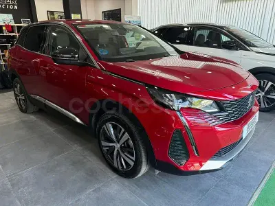 Usado Peugeot 3008 Allure 225 CV (165 kW) 2021 Granate SUV