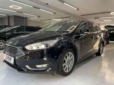 Usado Ford Focus Titanium 125 CV (91 kW) 2016 Negro Familiar