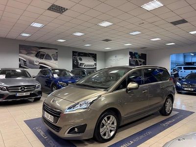 Usado Peugeot 5008 Allure 120 CV (88 kW) 2016 Beige Monovolumen