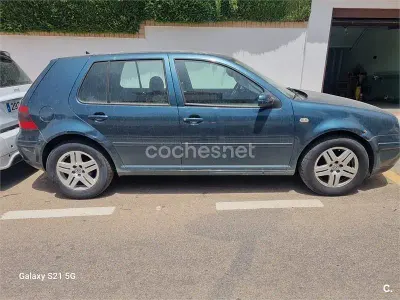 Usado VW Golf IV Conceptline 100 CV (73 kW) 2001 Verde Berlina
