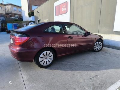 Usado Mercedes C200 163 CV (119 kW) 2001 Rojo Berlina