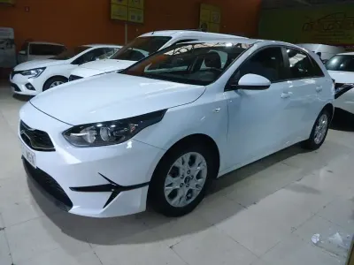 Usado Kia Ceed 101 CV (74 kW) 2023 Blanco Utilitario