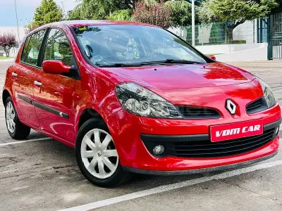 Usado Renault Clio II 100 CV (73 kW) 2007 Rojo Berlina