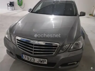 Usado Mercedes E200 Avantgarde 136 CV (100 kW) 2009 Gris / plata Berlina