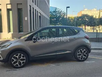 Usado Renault Captur Version S 120 CV (88 kW) 2018 Gris / plata SUV