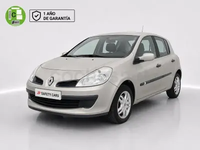 Usado Renault Clio II 100 CV (73 kW) 2007 Beige Berlina
