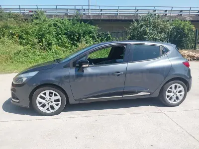 Usado Renault Clio IV LIMITED 75 CV (55 kW) 2018 Gris / plata Berlina