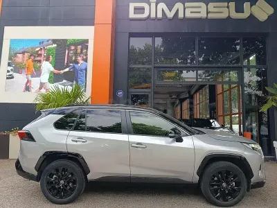 Usado Toyota RAV4 Hybrid Luxury 218 CV (160 kW) 2024 Gris / plata SUV