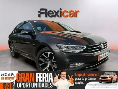 Usado VW Passat Executive 120 CV (88 kW) 2020 Gris Familiar