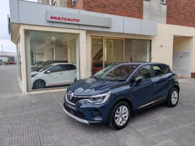 Usado Renault Captur Intens 90 CV (66 kW) 2021 Gris / plata SUV