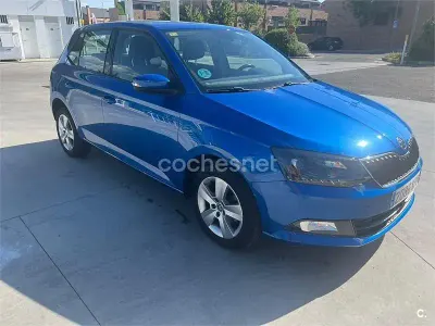 Usado Skoda Fabia 95 CV (69 kW) 2018 Azul Berlina