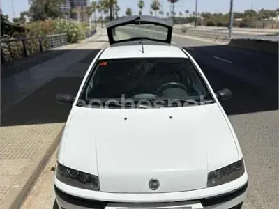 Usado Fiat Punto 80 CV (58 kW) 2000 Blanco Utilitario