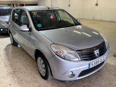 Usado Dacia Sandero Ambiance 75 CV (55 kW) 2009 Gris / plata Berlina