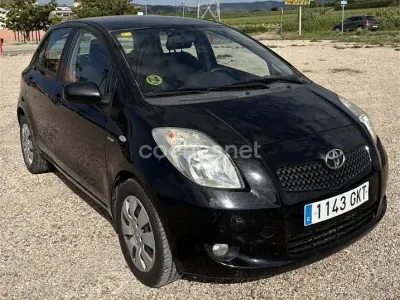 Usado Toyota Yaris Active 90 CV (66 kW) 2009 Negro Utilitario