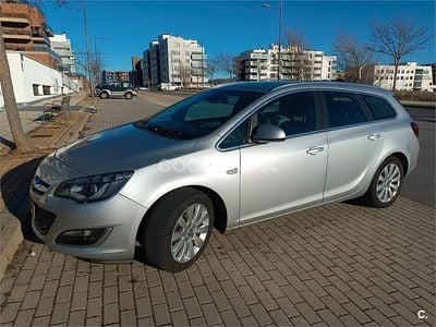 Usado Opel Astra Excellence 165 CV (121 kW) 2014 Gris / plata Familiar