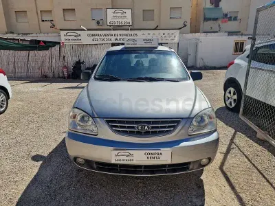 Usado Kia Carens LX 112 CV (82 kW) 2003 Gris / plata Monovolumen
