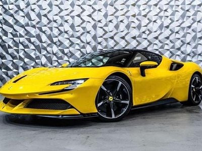 Amarillo Usado 2022 Ferrari SF90 Coupe | 301.900 €
