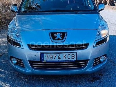 Gris / plata Usado 2014 Peugeot 5008 Access Monovolumen | 7900 € (Precio justo)