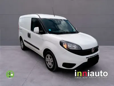 Usado Fiat Doblò 105 CV (77 kW) 2023 Blanco Monovolumen