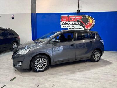 Usado Toyota Verso Business Edition 132 CV (97 kW) 2016 Gris / plata Monovolumen