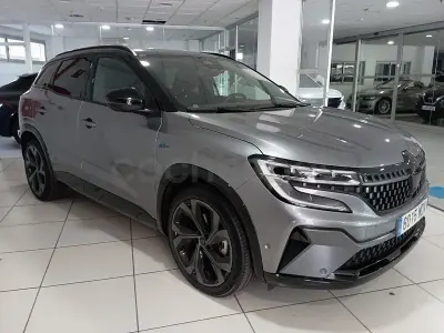 Begagnad Renault Austral Iconic Esprit Alpine 200 HK (147 kW) 2023 Grå SUV