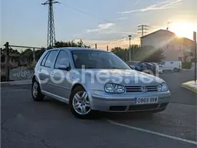 Usado VW Golf IV Highline 130 CV (95 kW) 2002 Gris / plata Berlina