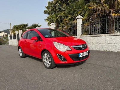 Usado Opel Corsa Selective 100 CV (73 kW) 2013 Rojo Utilitario