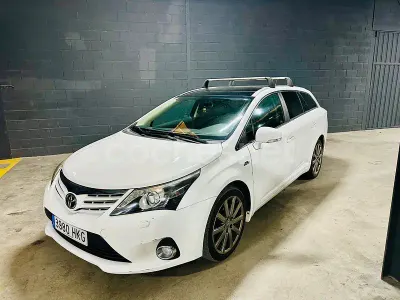 Occasion Toyota Avensis Executive 177 PK (130 kW) 2012 Wit Stationwagen