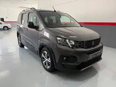 Käytetty Peugeot Rifter GT-line 130 HP (95 kW) 2019 Harmaa Tila-auto