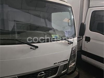 Usado Nissan Cabstar 136 HP (100 kW) 2013 Branco Pickup