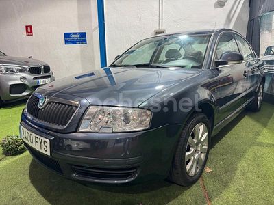 Gris / plata Usado 2007 Skoda Superb Elegance Berlina | 3990 €